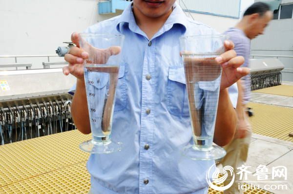 济南环保局组织网友考察小清河排水口 黑水确