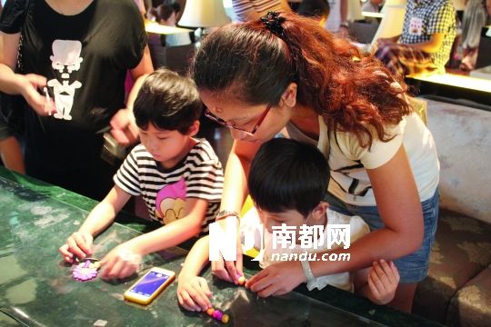 华发四季"小小泥塑家"现场diy图片
