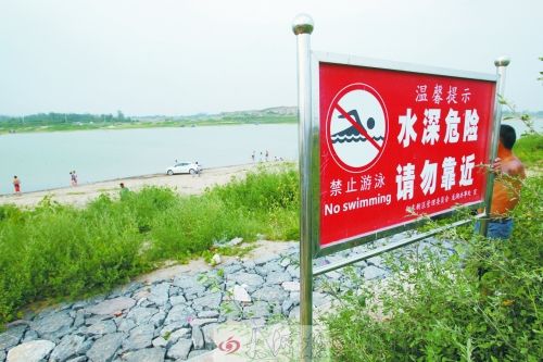 甲乙两地相距360千米_甲乙两人均以60km(3)