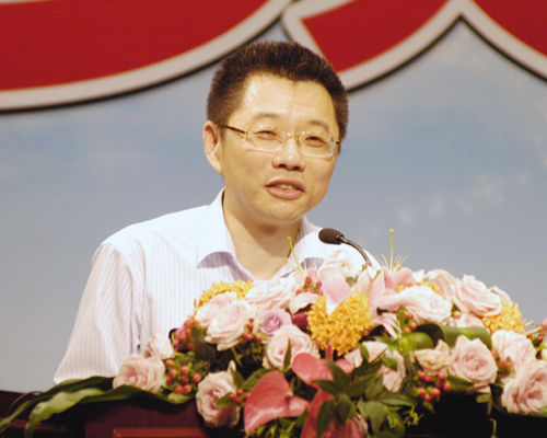 俞立中吴晓明莅临解放教育讲坛谈大学人才培养