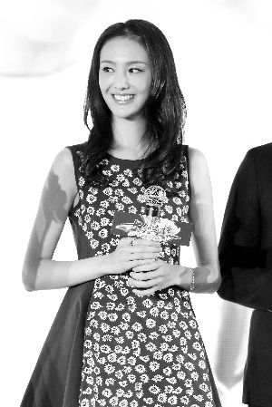 郑爽承认整容也认了与张翰在交往