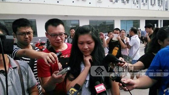 南宁电动车临时车牌00001号牌诞生 车主为大