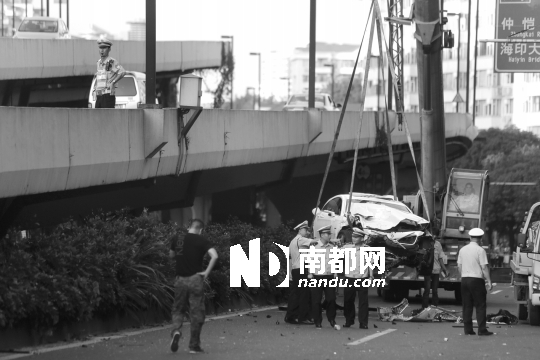 广州:男子凌晨醉驾连撞两的士 致4死3伤