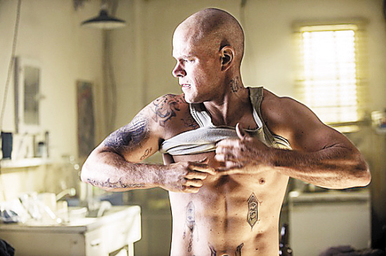 导演尼尔·布洛姆坎普执导,马特·达蒙主演的科幻动作片《极乐空间》