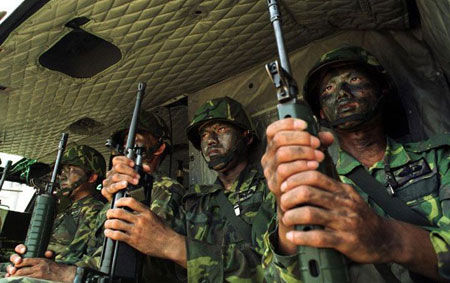 募兵现状不理想 台湾军方大幅增招女兵