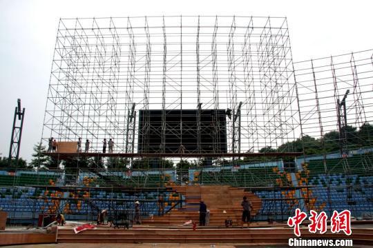 2013年央视中秋晚会舞台初具雏形 客家元素突