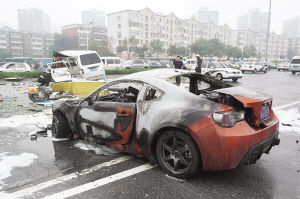 一夜大雨后 路堵一上午 快速路出车祸路更堵