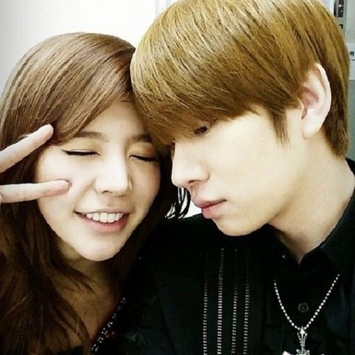 韩流组合SJ<em>金希澈</em>与<em>少女时代</em>Sunny合影大秀S