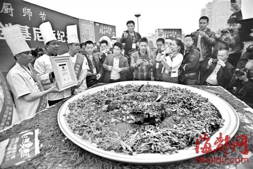 世界最大剁椒鱼头