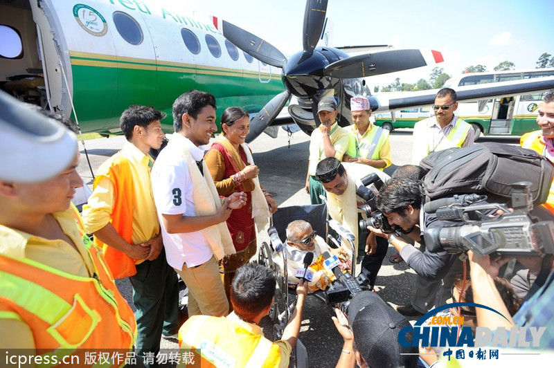 尼泊尔老翁身高仅41厘米 或成“世界最矮”(图)