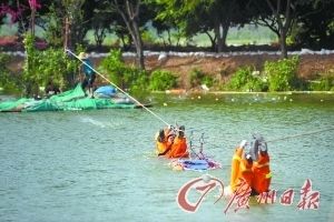 穗公安消防部队昨举行汇报演练 高精尖装备亮