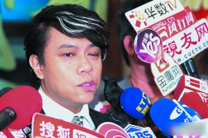 蔡康永嘴角歪斜