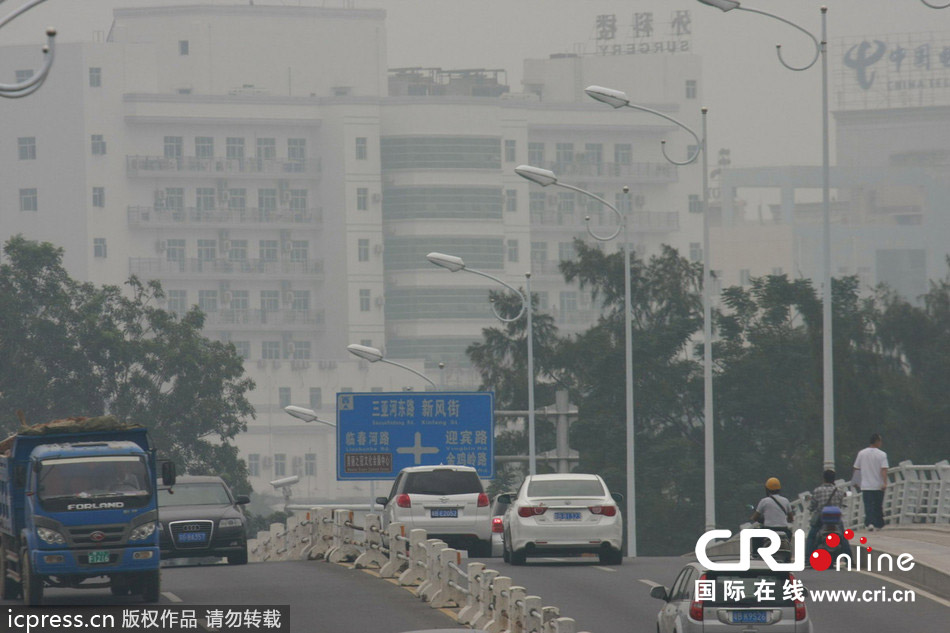海南三亚今日出现雾霾天气(组图)
