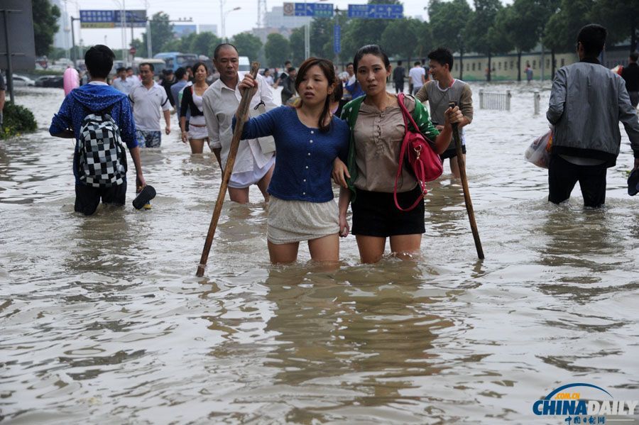 浙江余姚被洪水围困 遭遇64年来最大降雨量