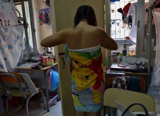 获奖作品《女大学生宿舍》的照片.