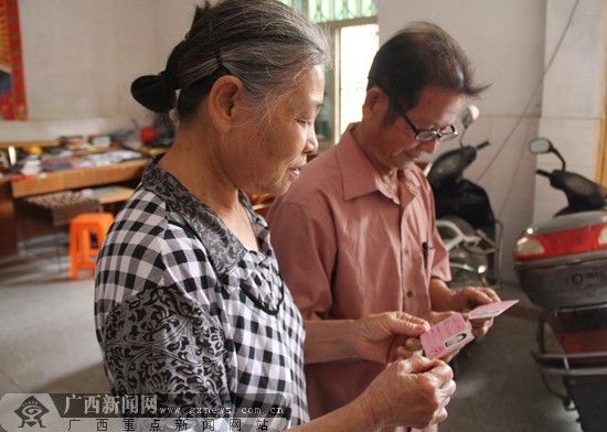 参保的被征地农民实现了老有所养。广西新闻网见习记者 宋瑶 摄