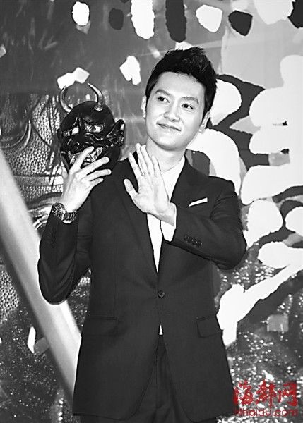 冯绍峰唱《吻别》测试是否脑震荡_资讯频道_