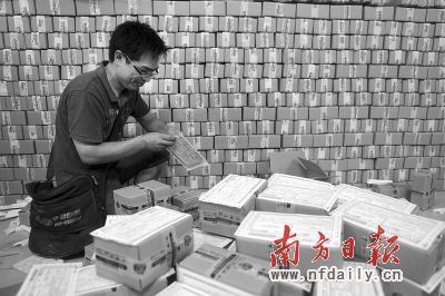 光棍节当天 快递员收取2000个包裹