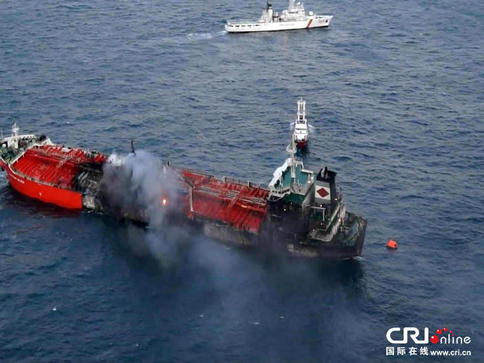 巴哈马货船与香港油轮在韩国<em>釜山</em>海域相撞起火