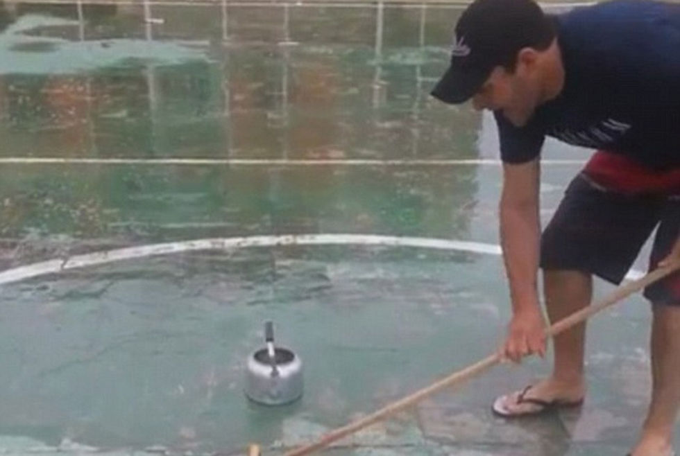 巴西警察发明水壶运动 视频网上热传(高清组