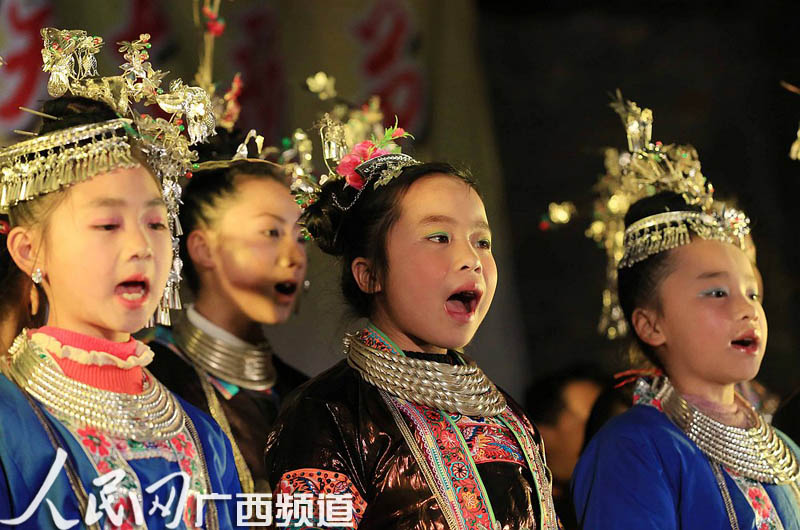 广西三江:鼓楼里唱侗族大歌迎盛会|侗族|口传