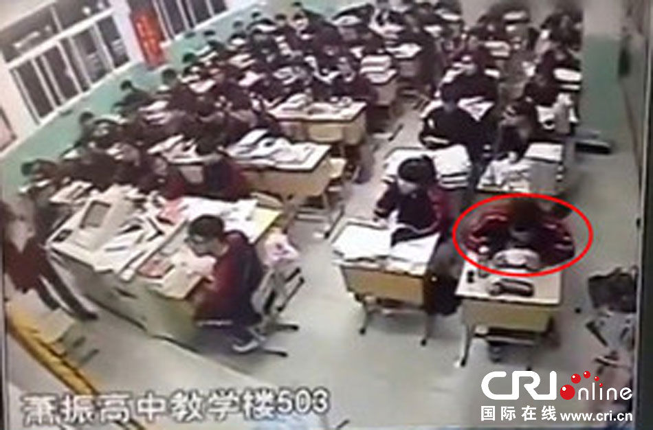 监控器拍摄到温州高三学生突然跳楼(组图)|学生