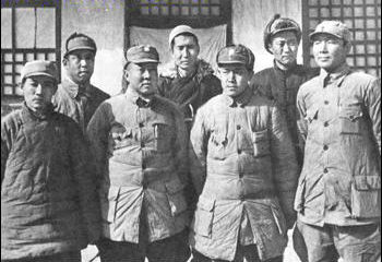 1939年,晋察冀二分区司令员郭天民(左三)、政委赵尔陆(右一)和分区高级干部