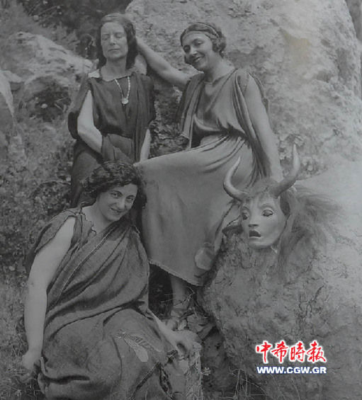 《希腊电影》中的珍贵图片，古希腊精神在德尔斐复兴的重要人物艾瓦-斯凯丽亚诺，希腊的神话和现实在电影中交织呈现。