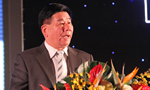 东莞名家具俱乐部理事长尹成枝发表讲话。