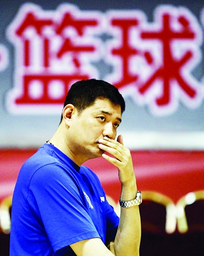 巩晓彬:年轻球员要靠苦练成长 想有个马布里