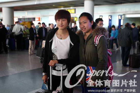 高清:张继科丁宁劳伦斯归来 无缘奖项仍受球迷