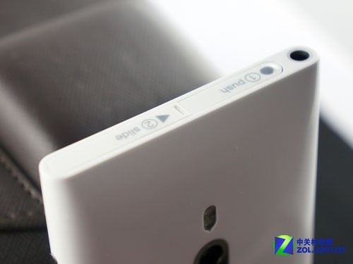白色诺基亚lumia 800图赏:2.5d弧度屏幕