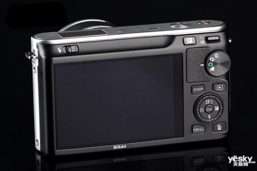 尼康nikonj1_尼康nikonj1_尼康d7100与尼康d7200