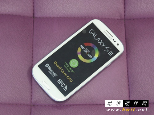 比兰色版略贵 白色三星I9300报3550元