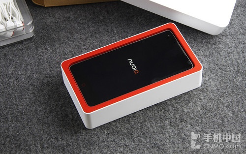 四核\/FHD炫屏\/超窄边框 nubia Z5评测