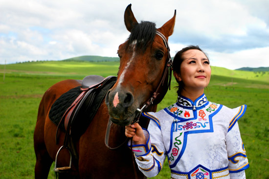 日前,蒙古族青年女歌手格格正在为3月9日的第二场个唱紧张地筹备中