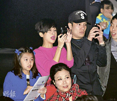 陈奕迅舌吻何韵诗吓坏女儿 感觉像哥哥梅姐上