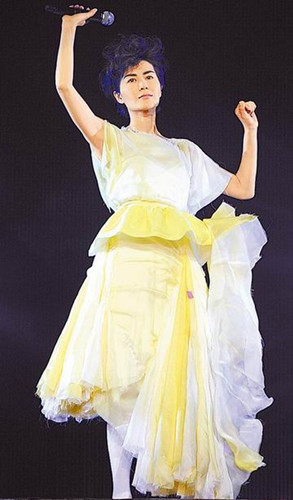 王菲重庆续唱破例开金口36字箴言催泪粉丝