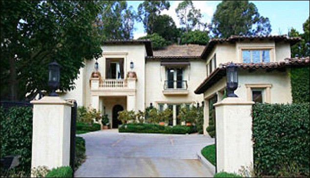 高清:布兰妮洛杉矶豪宅亏本大甩卖 仅售400万