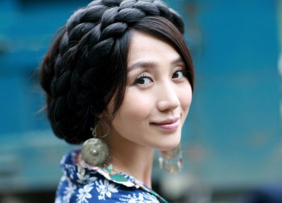 阿朵新书《烟雨凤凰》预售火热 同名主打歌将播