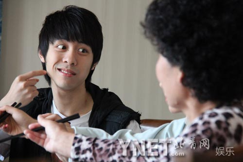 名菜不用名店吃 后舍男生黄艺馨大嘴吃北京