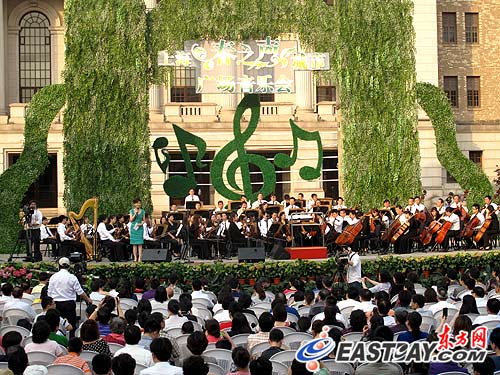 "上海 春之声"城市广场音乐会举办 推广普及高雅艺术