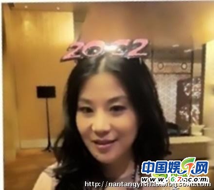 56岁吕良伟娇妻爱子私照 三婚妻子杨小娟背景惊人