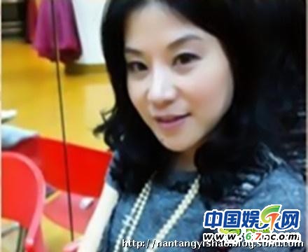 56岁吕良伟娇妻爱子私照 三婚妻子杨小娟背景惊人