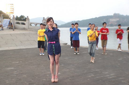 张檬献声《北京祝福你》 与百位明星祝福奥运_音乐频道_凤凰网