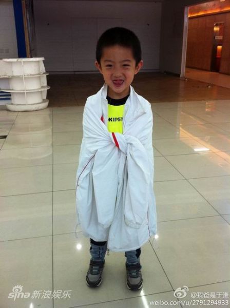 于谦6岁爱子于思洋开微博 晒掉牙萌照(组图)
