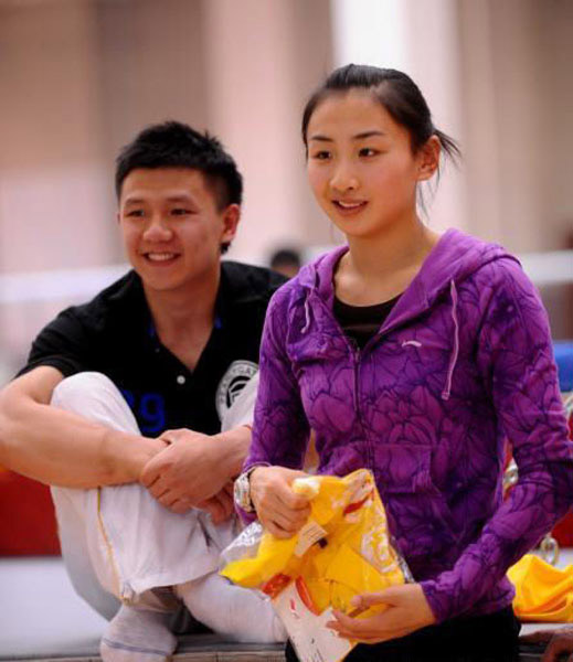 陈一冰现任女友首曝光 面庞清秀举止文雅