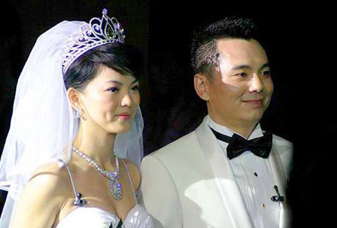 　　李湘第一次婚姻嫁富豪，获巨额分手费离婚