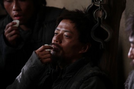 被删减戏份之“狱中吃冰糖”。