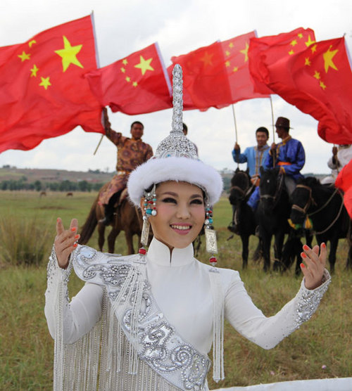 乌兰图雅《站在草原望北京》领军新歌排行榜